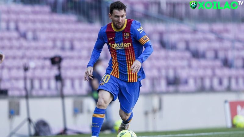Nhờ thể hình thấp nên Messi dễ dàng xoay chuyển và có trọng tâm tốt hơn Nhờ thể hình thấp nên Messi dễ dàng xoay chuyển và có trọng tâm tốt hơn