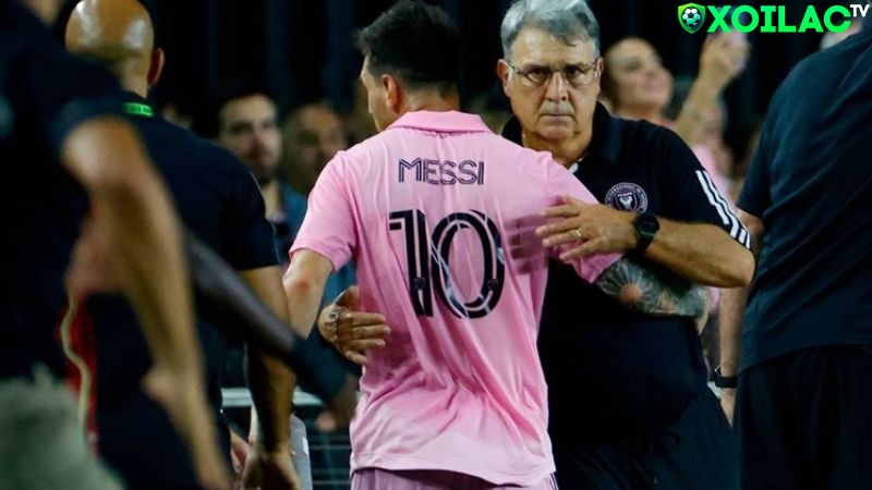 Messi rời sân sớm do cơ thể mệt mỏi vì lịch thi đấu dày đặc Messi rời sân sớm do cơ thể mệt mỏi vì lịch thi đấu dày đặc