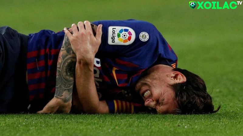 Lần chấn thương khiến Messi phải ngồi ngoài hơn 1 tháng tại Barcelona Lần chấn thương khiến Messi phải ngồi ngoài hơn 1 tháng tại Barcelona